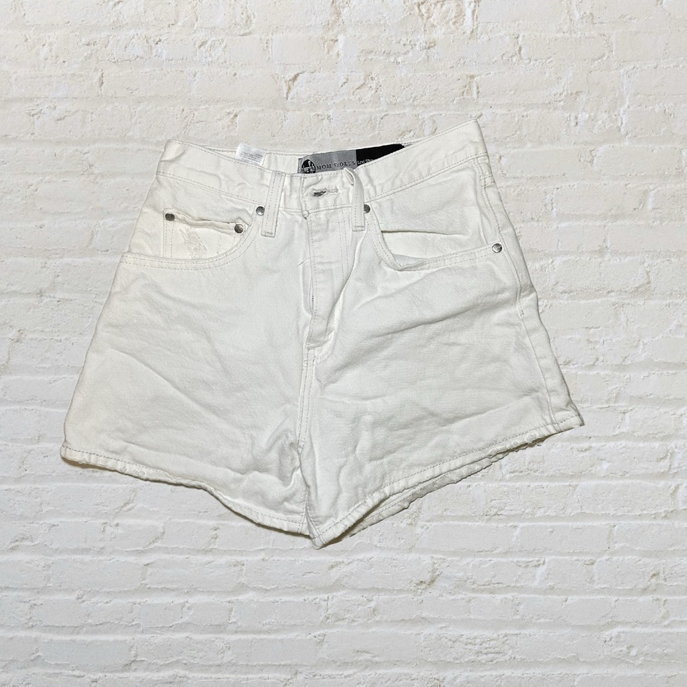 Levis Silvertab White Mom Shorts
